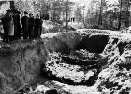 Exhumation of the Corpses of Polish Officers. Katyn Forest, 1943. Photo: Warsaw Institute