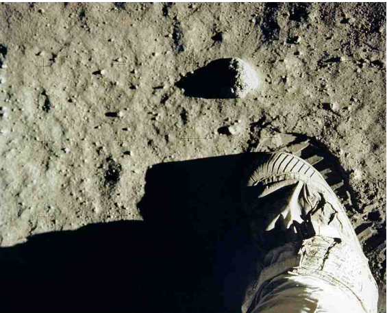 Screenshot 4 12 Конспирация, что якобы следы американских астронавтов на Луне сфальсифицированы 