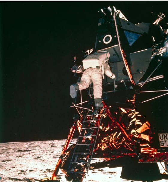 Screenshot 5 13 Конспирация, что якобы следы американских астронавтов на Луне сфальсифицированы 