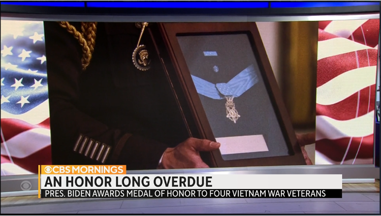 baideni3 Did Biden Affix a Medal of Honor to a Vietnam War Veteran ‘Backwards’?