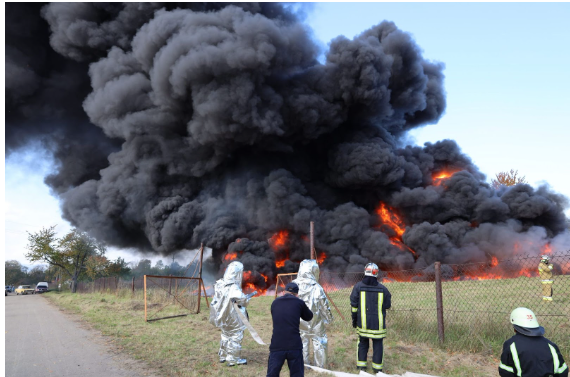 Screenshot 17 2 Пожар на нефтебазе во Львове или учения пожарных-спасателей - Что показано на видео?